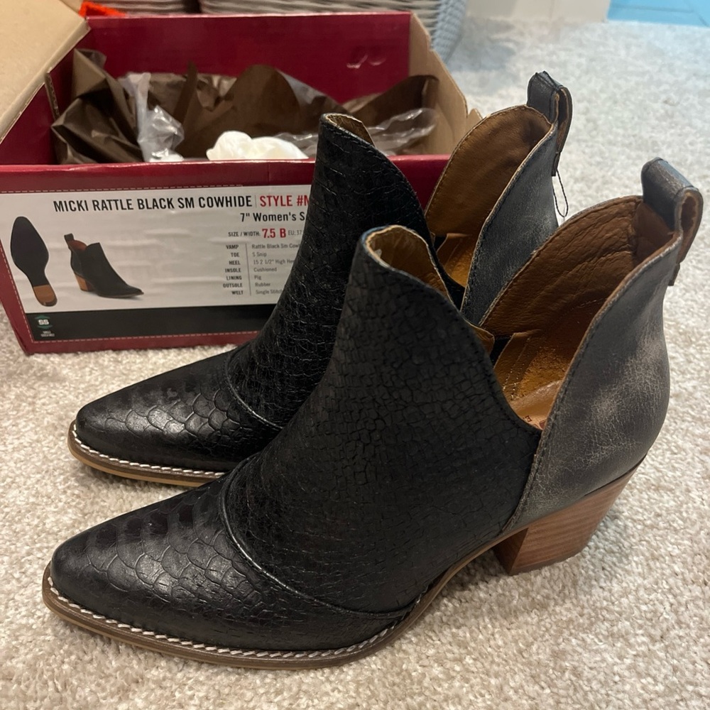 Nocona Miss Enid- Micki Rattle Black Black Cowhide western Ankle Boots 7.5 B